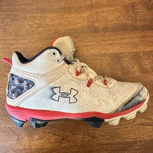 Under Armour Kids' Harper 8 Mid Rm Jr Baseball Cleats size 2.5